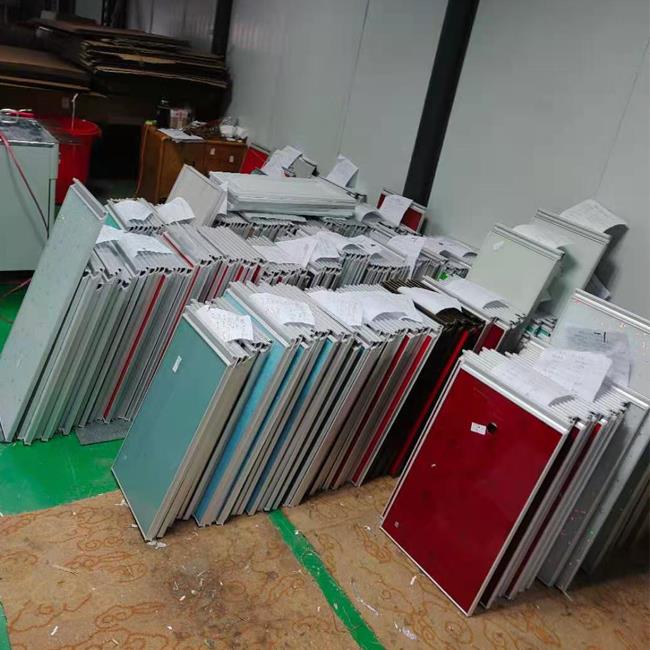 极简橱柜门板材质 极简橱柜门板材质